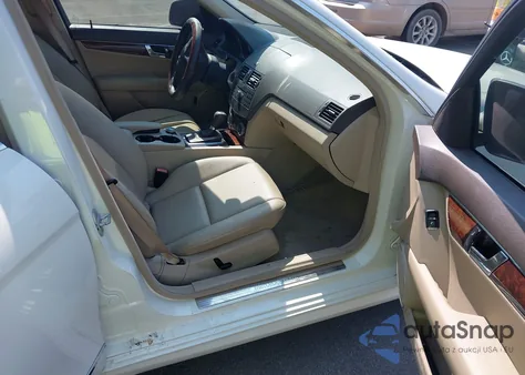 2009 Mercedes-Benz C 300 Luxury/Sport from USA, damaged, VIN WDDGF54X19F271389